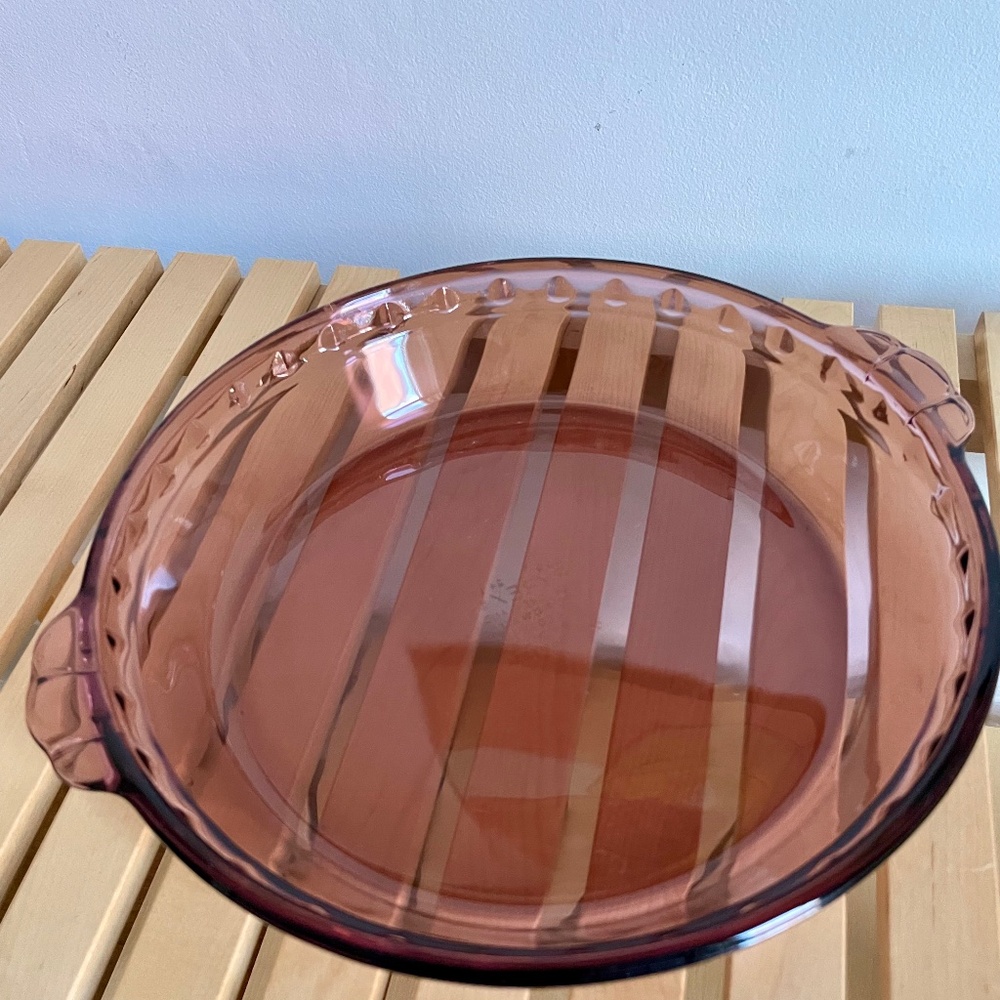 Pyrex pie plate, Amethyst